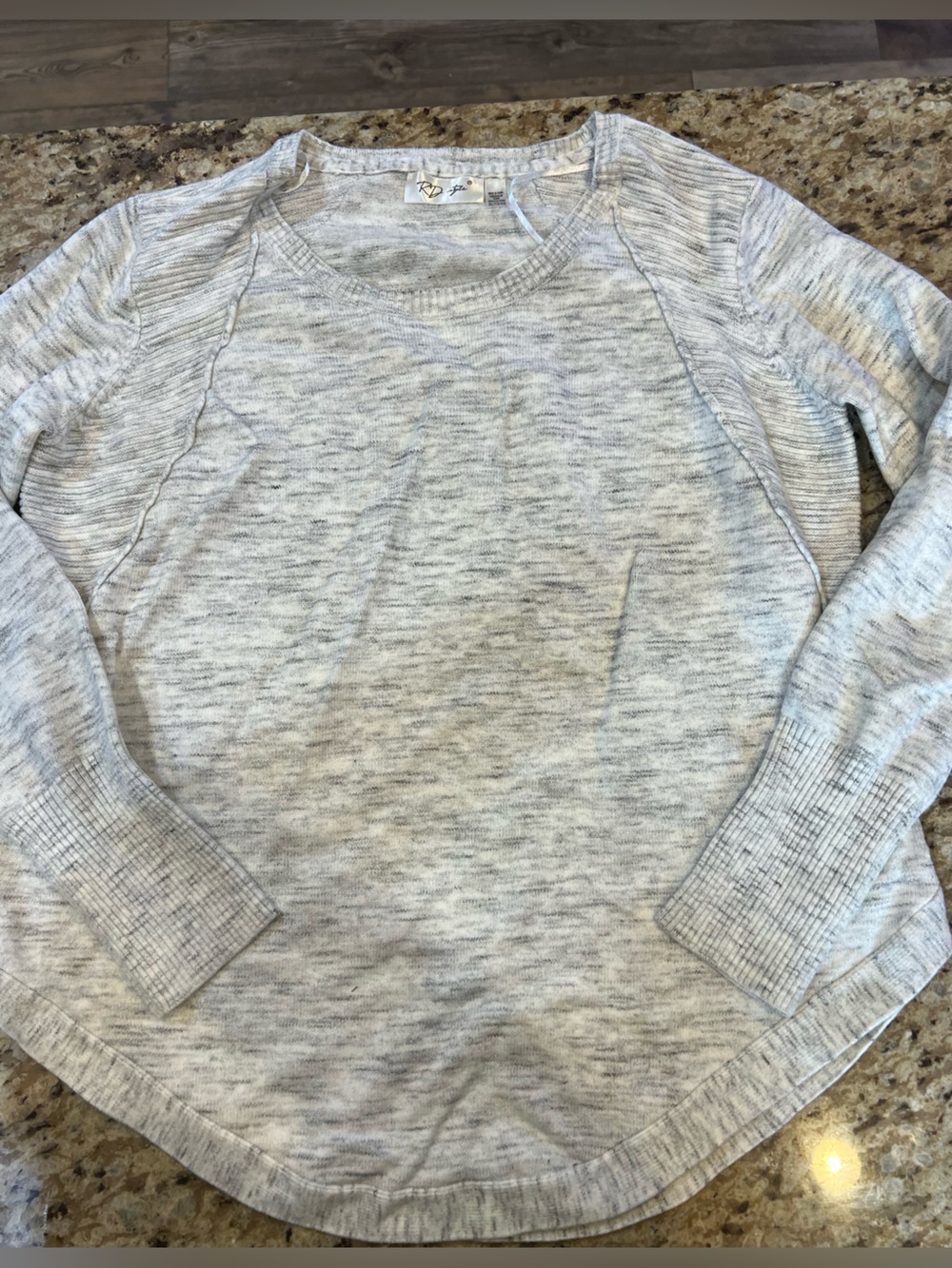 RD Style Women's Crewneck Sweater in Light Heather Gray